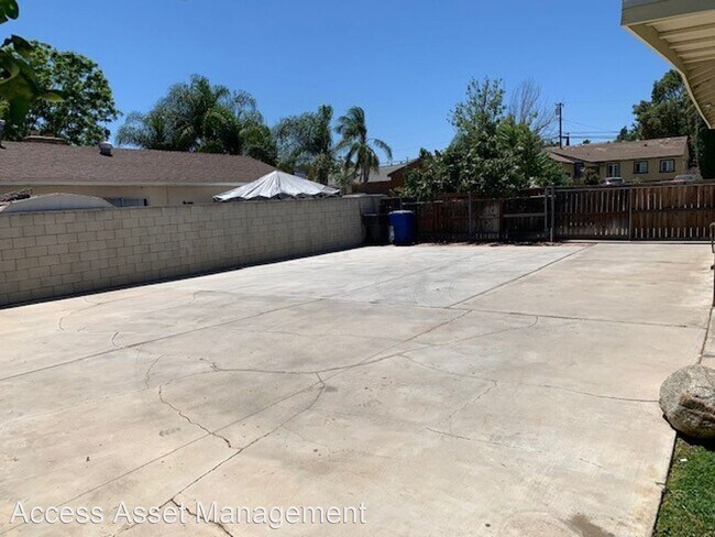 Foto del edificio - 3 br, 1 bath House - 5057 Foothill Avenue