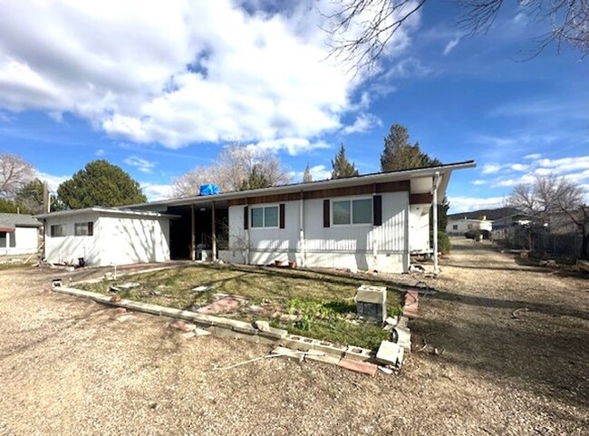 Building Photo - 2 bedroom single wide with garage in Elko