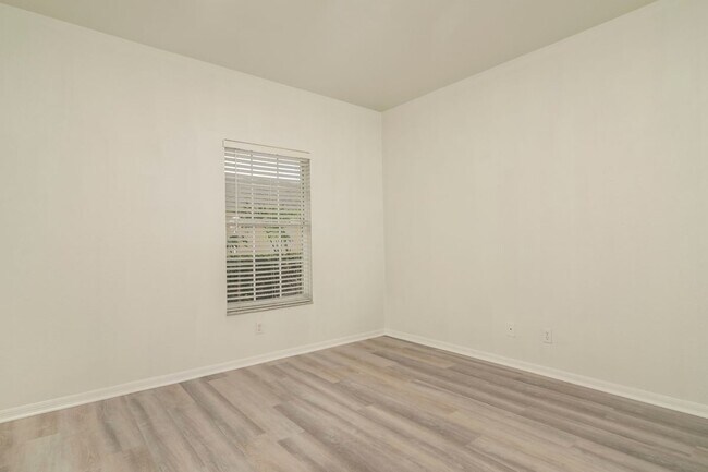 Foto del edificio - 3245 Cypress Glen Way