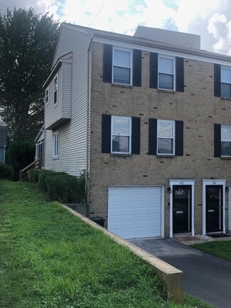 Building Photo - 445 W 6th Ave