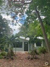Building Photo - 421 SW 11th St