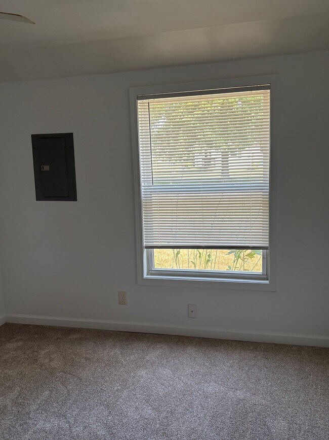 Building Photo - 3705 Burchfield Dr