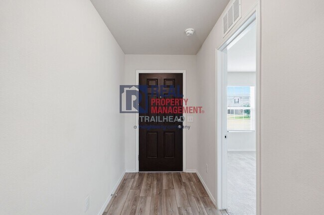 Building Photo - Modern 4-Bedroom Home in Newberry Point