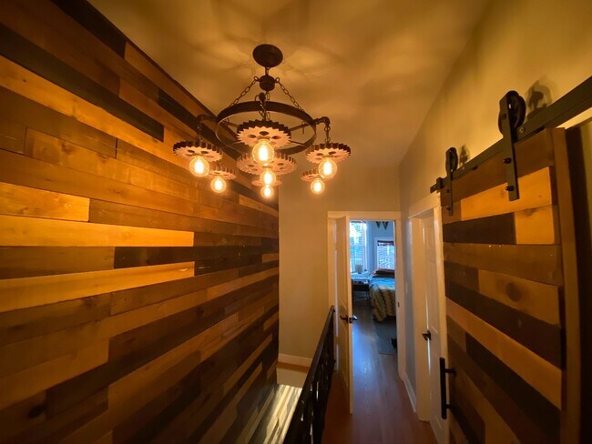 Foto del edificio - Renovated Apartment For Rent in Port Richm...