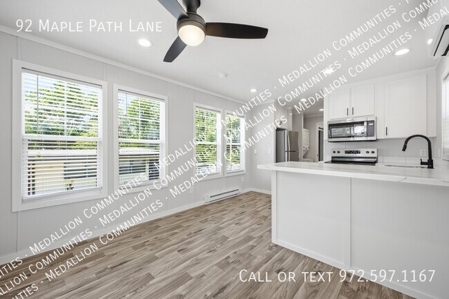 Foto del edificio - 92 Maple Path Ln