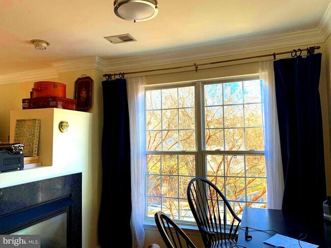 Foto del edificio - 8866 Ashgrove House Ln