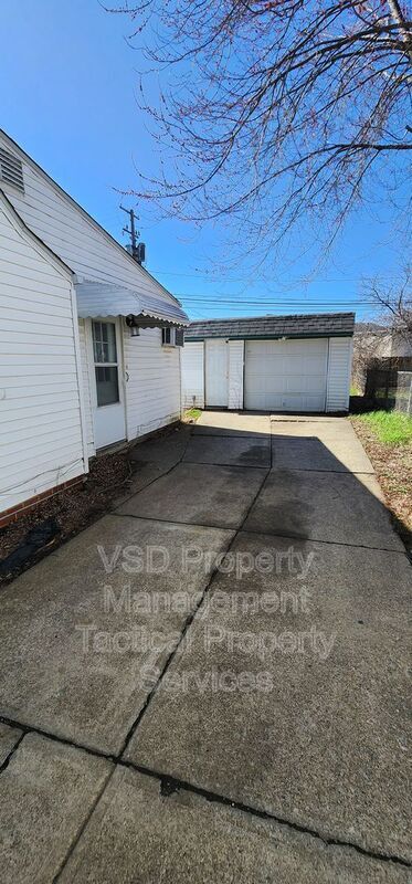 Foto del edificio - 374 E 232nd St