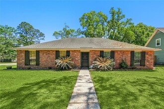 Building Photo - 290 W Essex Dr