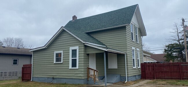 Foto del edificio - 107 N Second 4BR/2BA (Trenton)