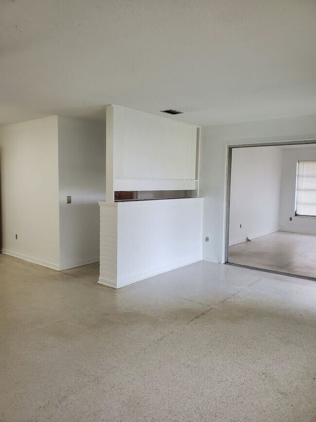 Building Photo - GREAT LOCATION DOWNTOWN CLEARWATER