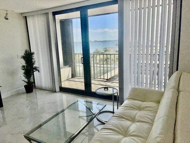 Foto del edificio - 5600 N Flagler Dr