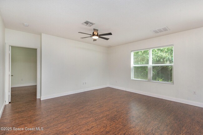 Foto del edificio - 2675 Falcon Ln