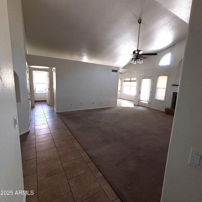 Building Photo - 506 W Navarro Ave