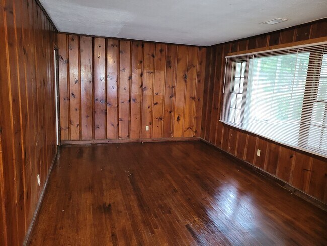 Building Photo - 2544 Kaufman Dr