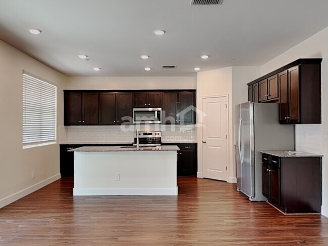 Foto del edificio - 5921 W Larkspur Dr