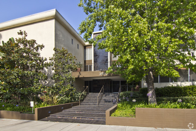 Foto del edificio - La Casa Flores