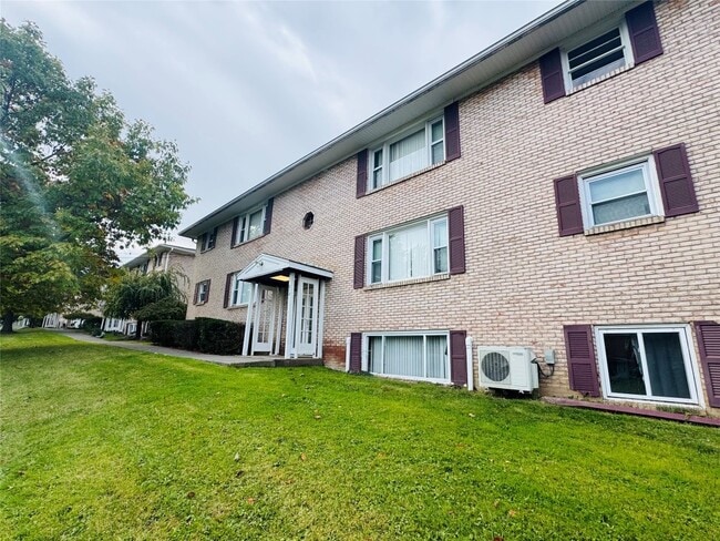Building Photo - 300 Rano Blvd