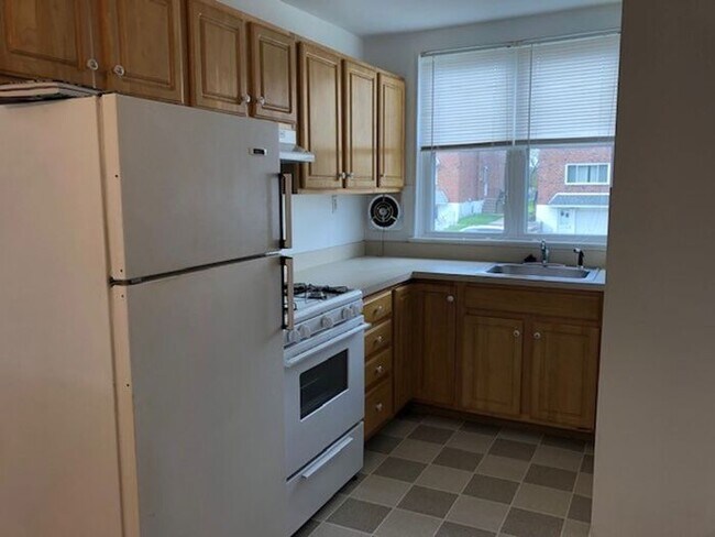 Building Photo - Two Bedroom Apartment 19111- Duplex
