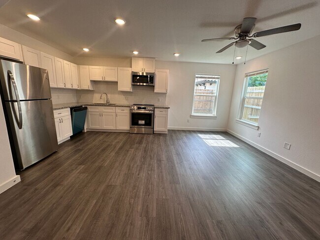 Foto del edificio - 3-Bedroom Duplex with Modern Finishes & Fu...