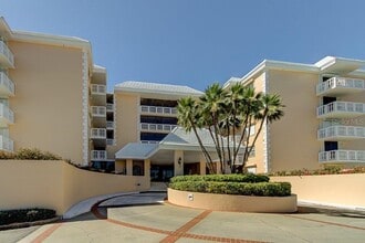 Building Photo - 6500 Sunset Way