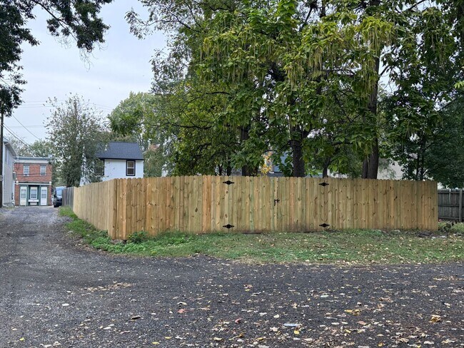 Building Photo - Fully renovated inside and out -  3 bedroo...