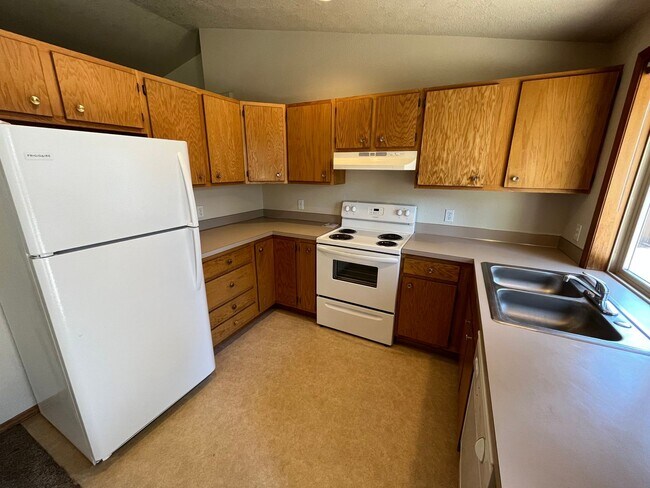 Building Photo - Midtown 3 Bed/2 Bath Single Family Home - Norton Ave