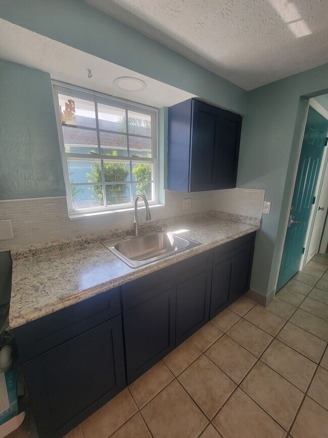 Foto del edificio - Spacious 1 Bedroom/1 Bathroom Apartment - ...