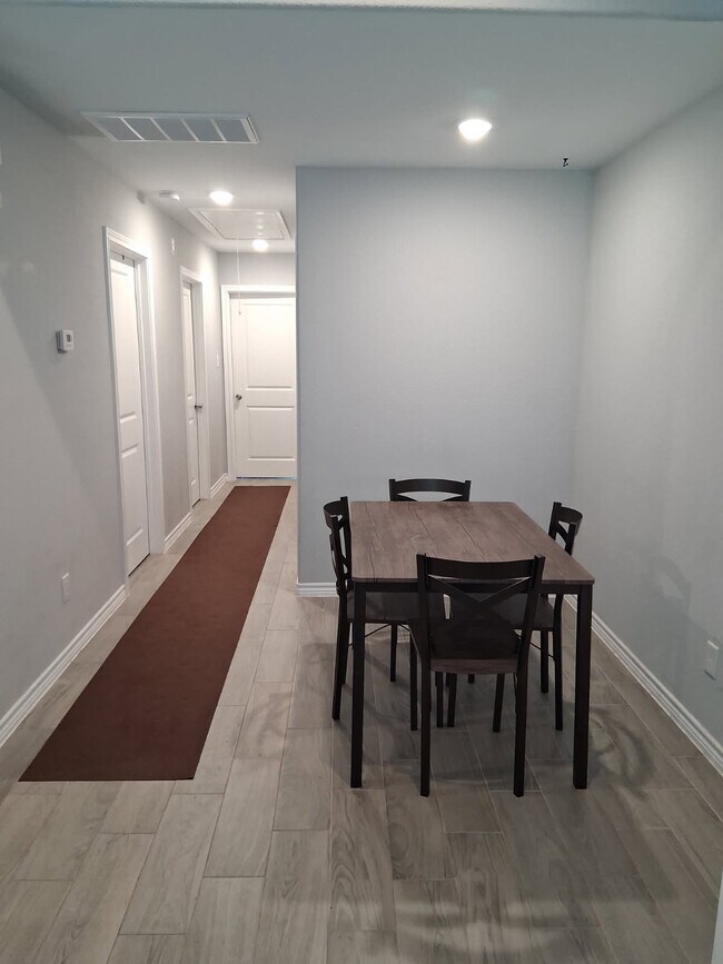 Foto del edificio - 9593 Darkwood St