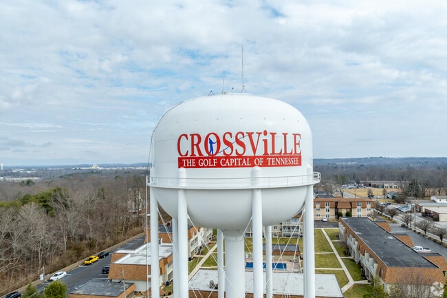 A water tower proclaims Crossville as "the golf capital of Tennessee."