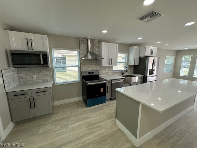 Building Photo - 9165 Seville Rd