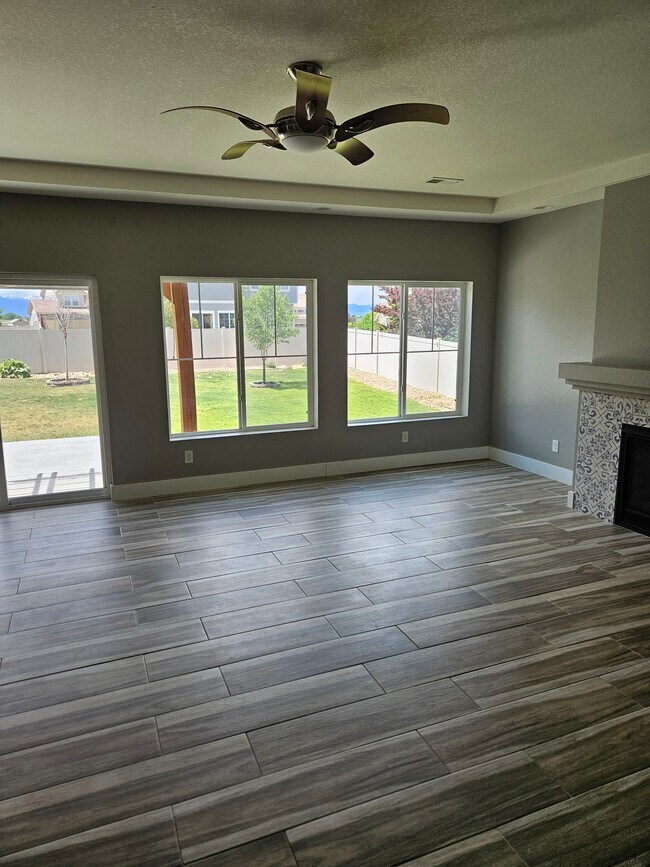 Foto del edificio - 3438 Mountainwood Ln