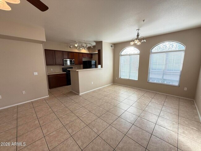 Foto del edificio - 16825 N 14th St