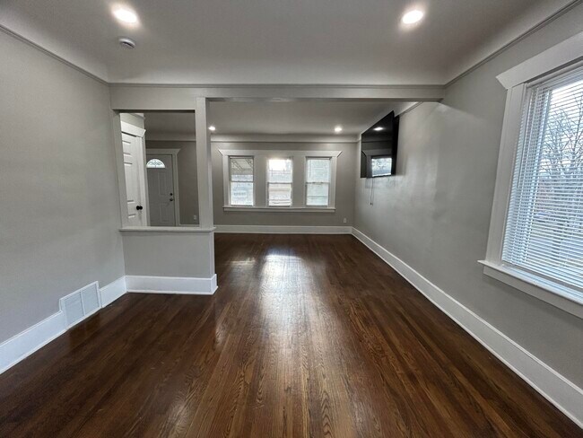 Building Photo - 2960 Kendall St