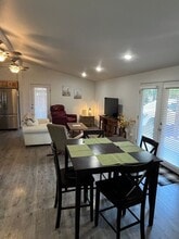 Building Photo - 3512 N Kingsley Dr