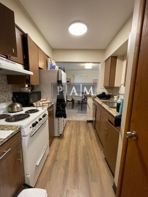 Foto del edificio - 4434 N Oakland Ave