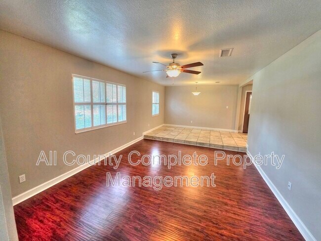 Foto del edificio - 3212 Blair Dr