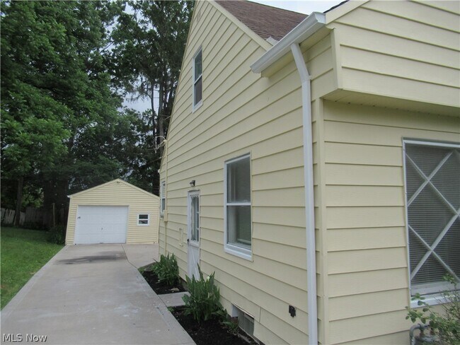 Foto del edificio - 86 Cowles Ave