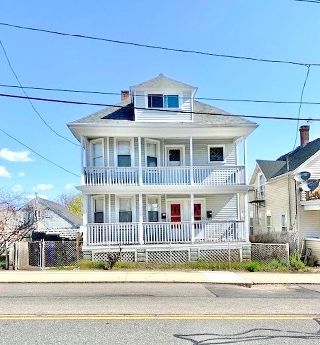 Building Photo - 457 Admiral St