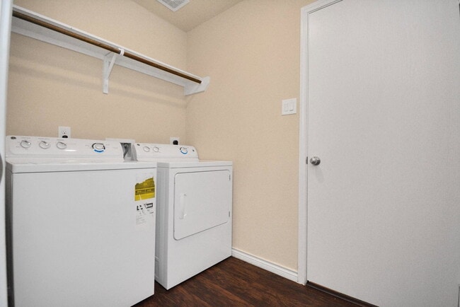 Building Photo - Aldridge Drive, Missouri City, TX 77459 - 4 BR 2.5 BA single-family home