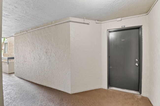Building Photo - 450 Egret Cir