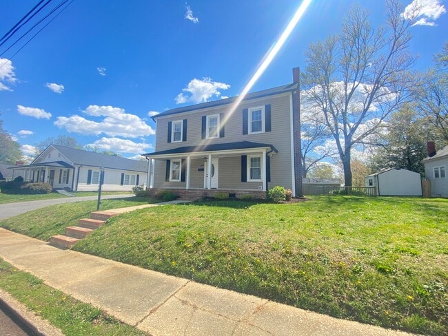 Building Photo - Beautiful 3 Bed 3.5 Bath House