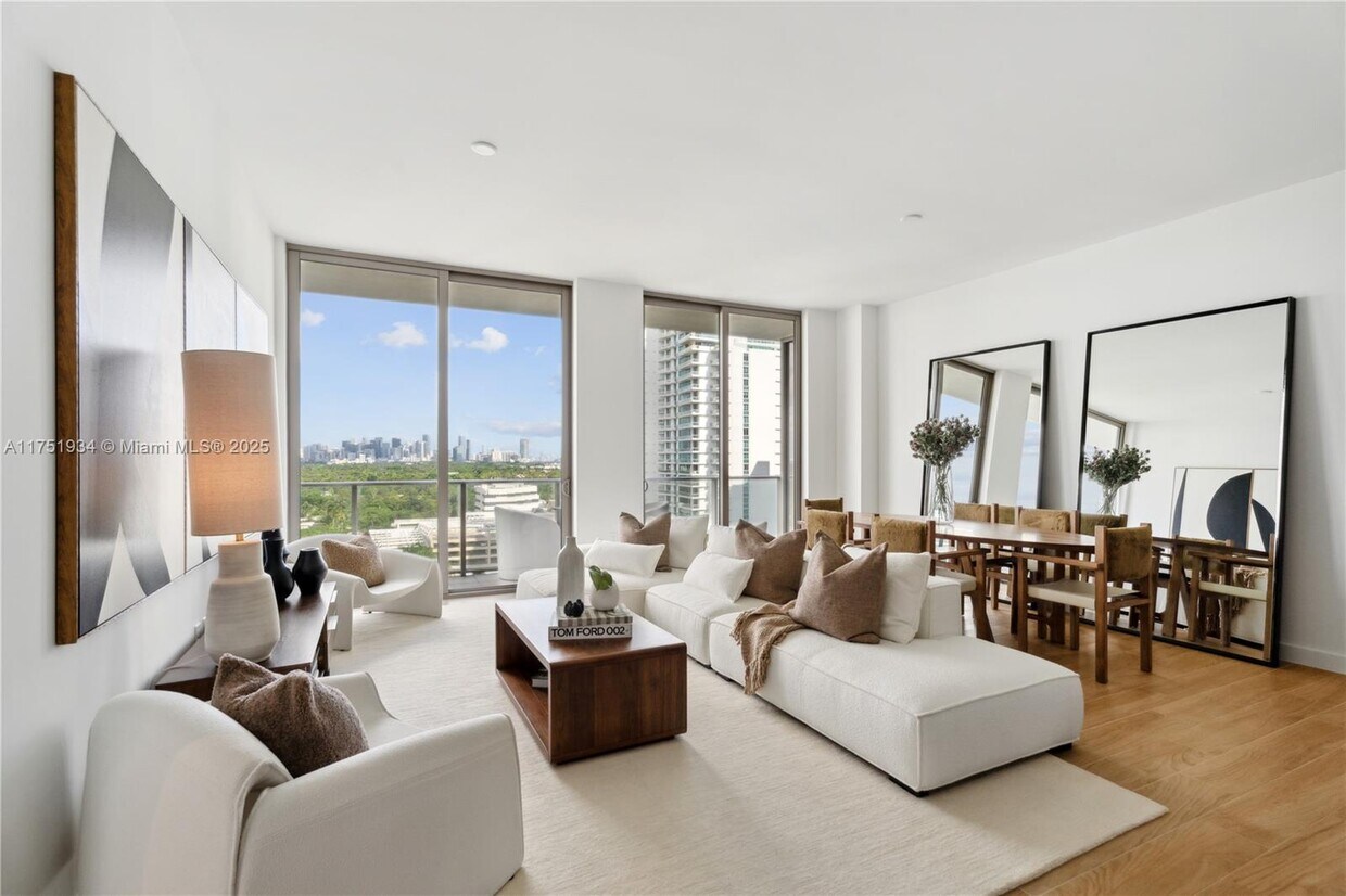 Foto principal - 2678 Tigertail Ave
