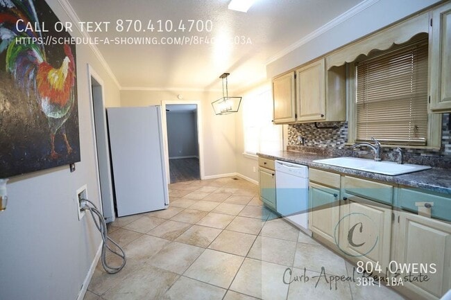 Building Photo - 804 Owens-