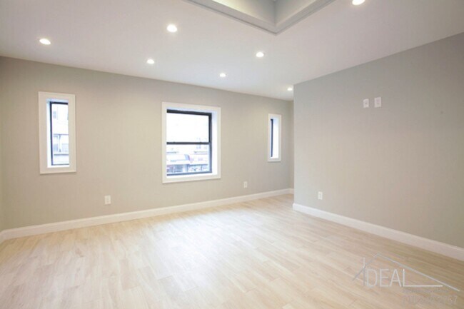 Building Photo - 264 Brooklyn Avenue #3R
