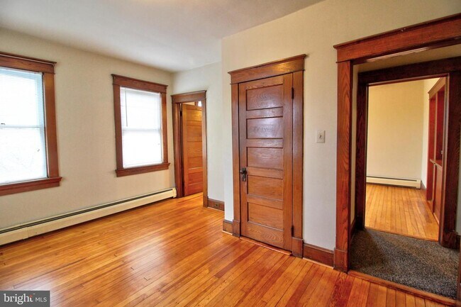 Building Photo - 1401 Rosemont Ave