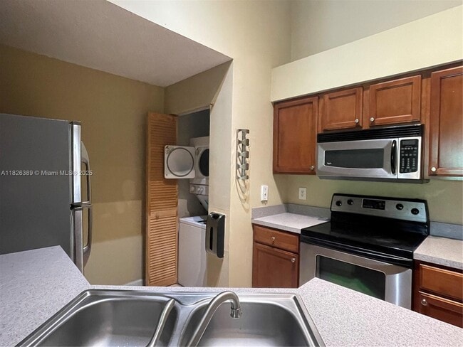 Building Photo - 9999 Summerbreeze Dr