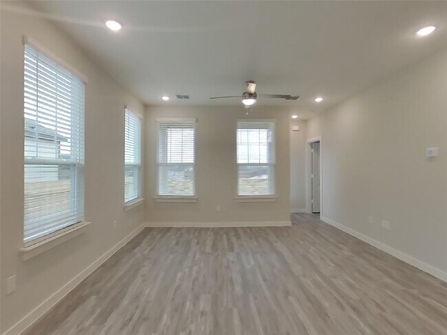 Building Photo - 1605 Mexican Heather Dr
