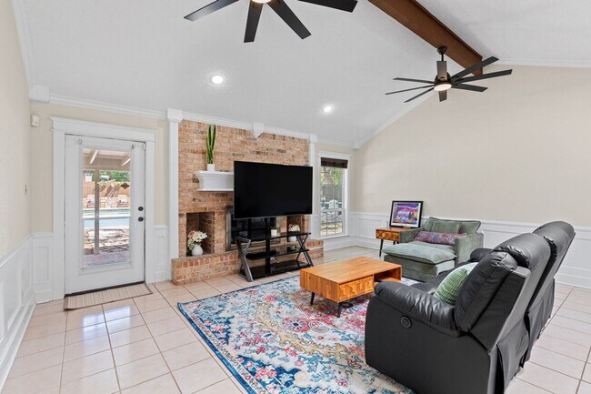 Foto del edificio - 908 Green Meadow Dr