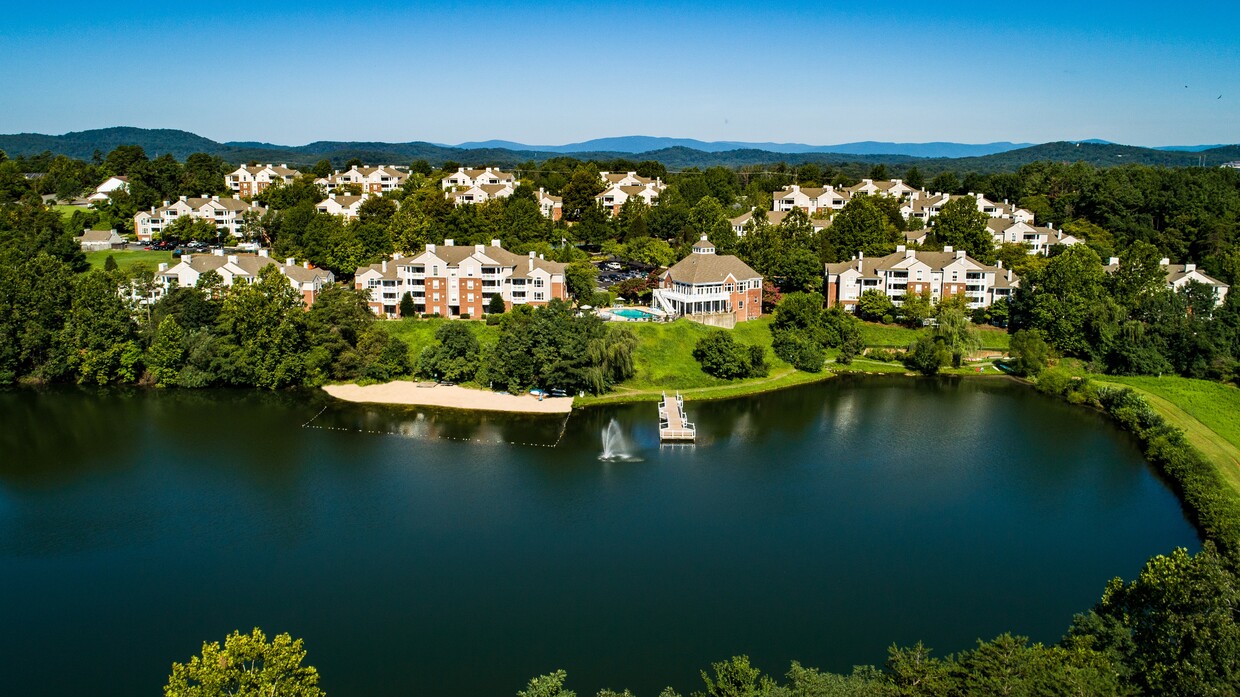 Primary Photo - Lakeside Apartments