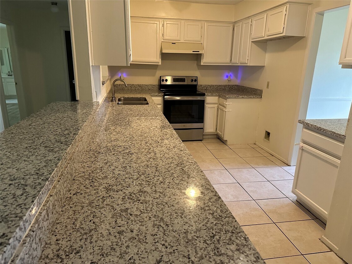Foto del edificio - 13910 Clark Towne Ln